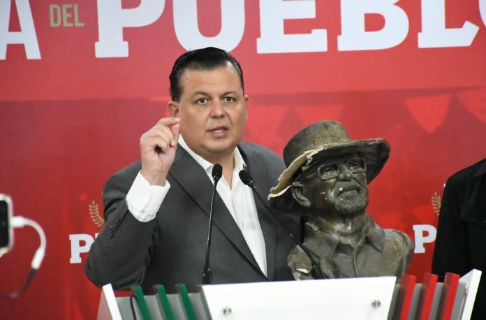 PRI busca reinstalar busto de Hipólito Mora y colocar escultura de Carlos Manzo en La Ruana
