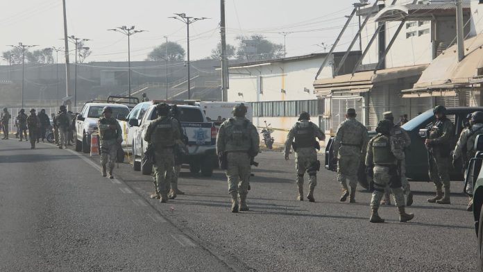 Incendio de negocios de ropa coincide con hallazgo de cuatro descuartizados en Texticuitzeo