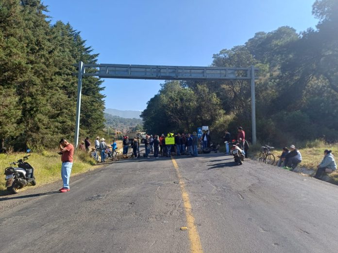 Con toma de presidencia y carreteras, vecinos de Quiroga protestan contra autogobierno en El Calvario