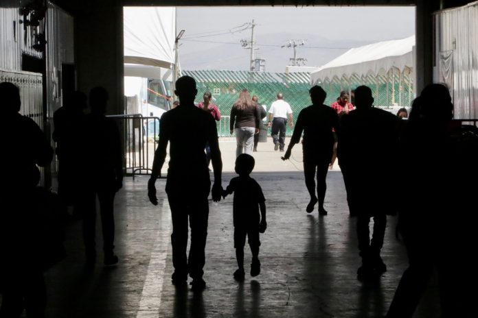 Trasladan 8 migrantes michoacanos fallecidos al mes desde EEUU