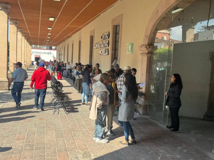 Pese a largas filas, morelianos reconocen atención ágil en cobro de predial