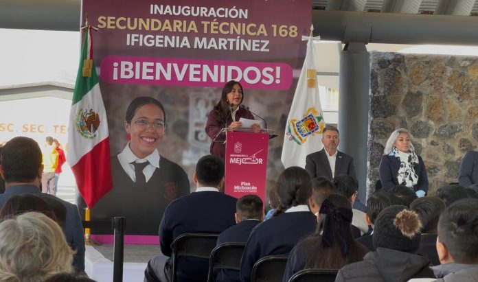 Regresaron este lunes a clases 930 mil alumnos en Michoacán