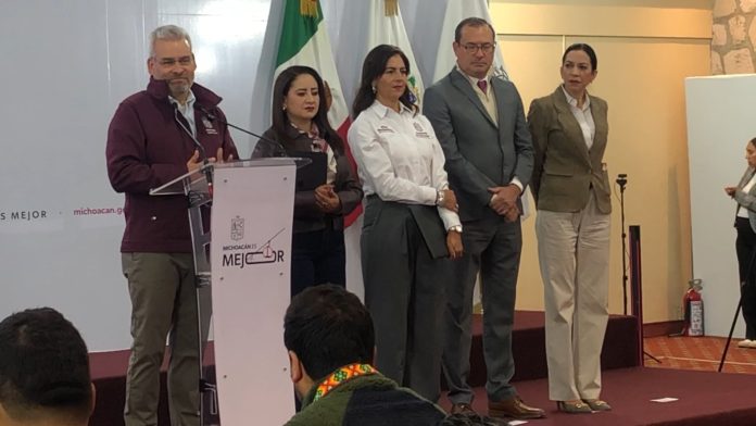 Corrige gobernador a SICT; asegura que ampliación del tramo Nueva Italia-LC durará hasta 6 años