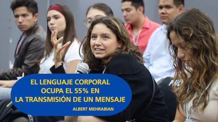 El lenguaje corporal impacta en las relaciones sociales, explica Psicóloga