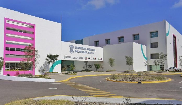 Los médicos residentes del Hospital General de Morelia “Dr. Miguel Silva”, informaron que no han recibido el pago correspondiente a la primera quincena de enero de 2026 ni el bono del Día del Trabajador, a pesar de haber firmado esta prestación desde diciembre del 2025.