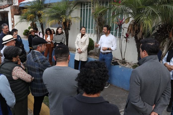 Yankel Benítez sostiene diálogo cercano con vecinos de Lomas de Vista Bella