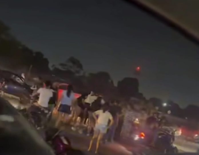 Buscan a familiares de mujer fallecida tras accidente en motocicleta en Lázaro Cárdenas