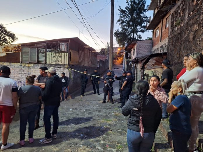 Joven asesinado a balazos en la colonia Benito Juárez de Uruapan