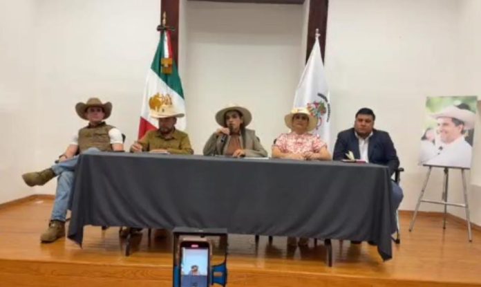 Grecia Quiroz pone a disposición a funcionarios, tras “mantas” que los señalan por cobro de cuotas