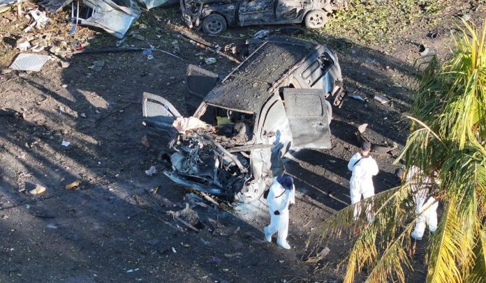 Sin identificar, los ocupantes del coche que fue detonado frente a la Policía Comunitaria de Coahuayana: FGE