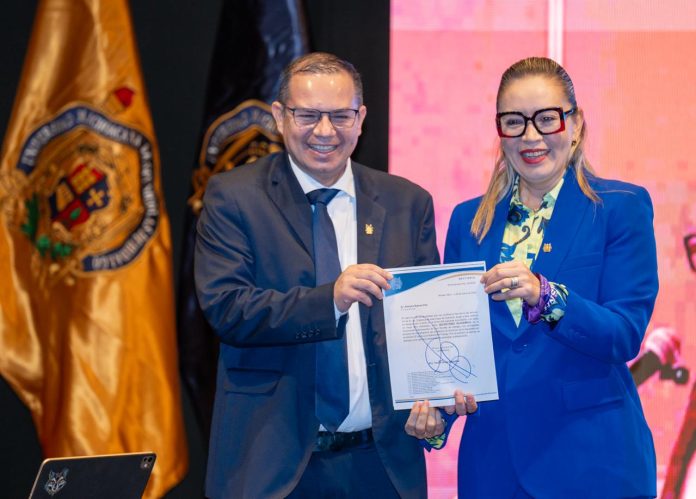 A doblar el paso convoca Yarabí Ávila al funcionariado nicolaita; Gabinete cierra filas con la rectora