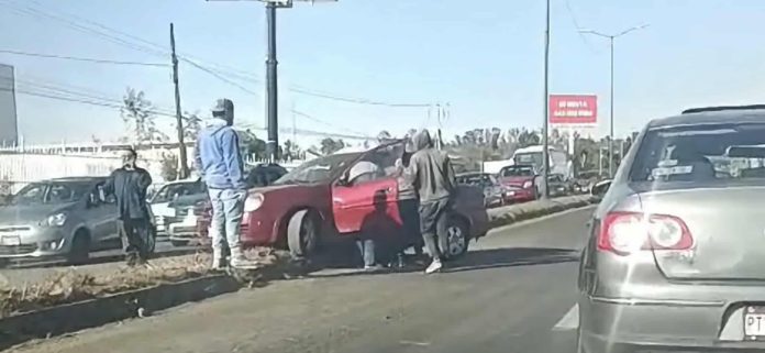 Choque entre 2 vehículos deja un herido en la avenida Morelos Norte de Morelia