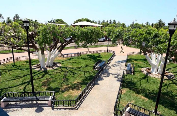 En comunidades de Apatzingán, extorsionan hasta a quienes venden Tupper