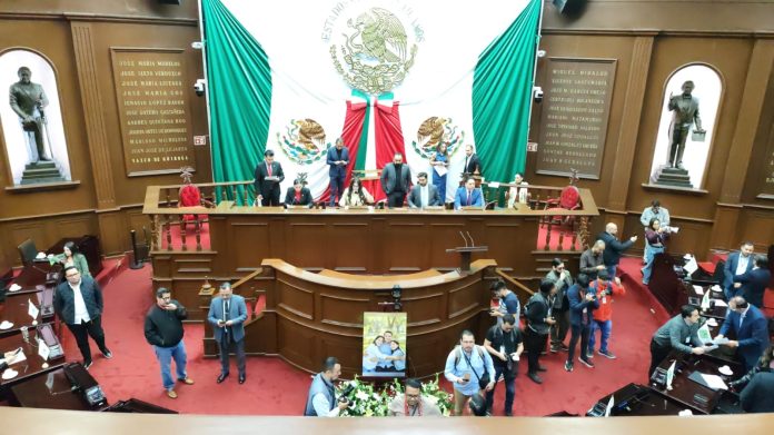 Congreso de Michoacán admite a discusión reforma constitucional que prohíbe deuda de largo plazo