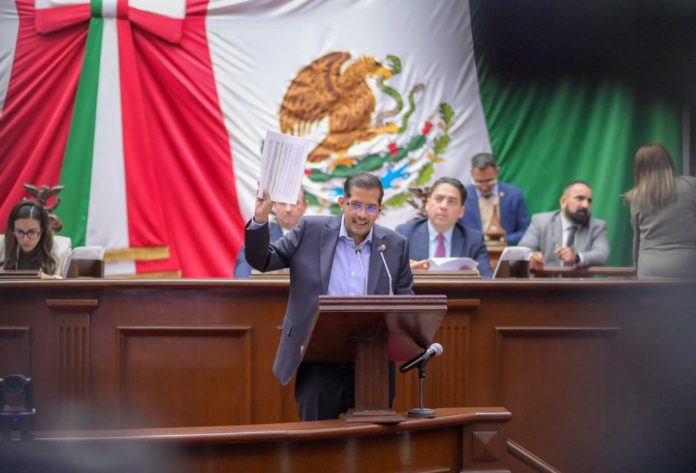 No al cobro excesivo del predial en Uruapan, pide Conrado Paz