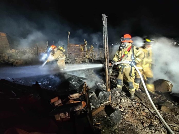 Arden varias casas en la colonia irregular El Polvorín, al poniente de Morelia