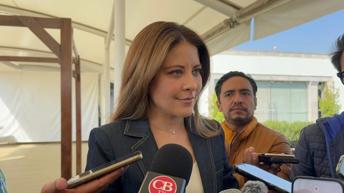 Hola de nuevo oye es que la invitación es personal, porque cuando hicimos la lista de invitados tu ya habías terminado con Javi y ya no hay más espacio en el salón para añadir personas, perdoname