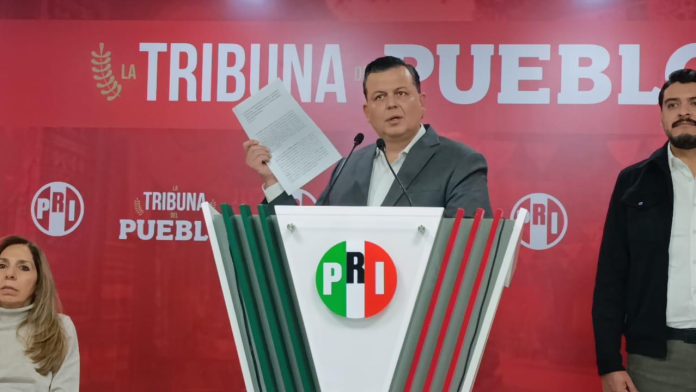 subrayó que el PRI es un partido institucional y que las decisiones de esta naturaleza no se toman de manera personal, sino en función de lo que convenga al instituto político