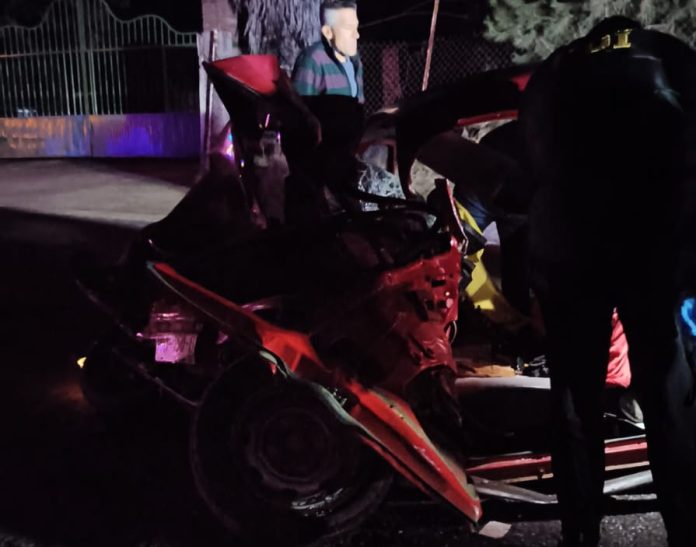 Profesora fallece tras choque frontal en carretera de Los Reyes; responsable huye