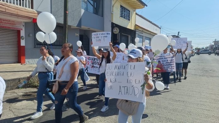 Con marcha exigen justicia para Jazmín, asesinada el pasado fin de semana en Uruapan