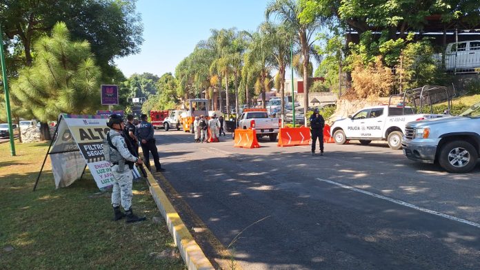 Criminales balean a automovilista en aparente intento de asalto, en Uruapan