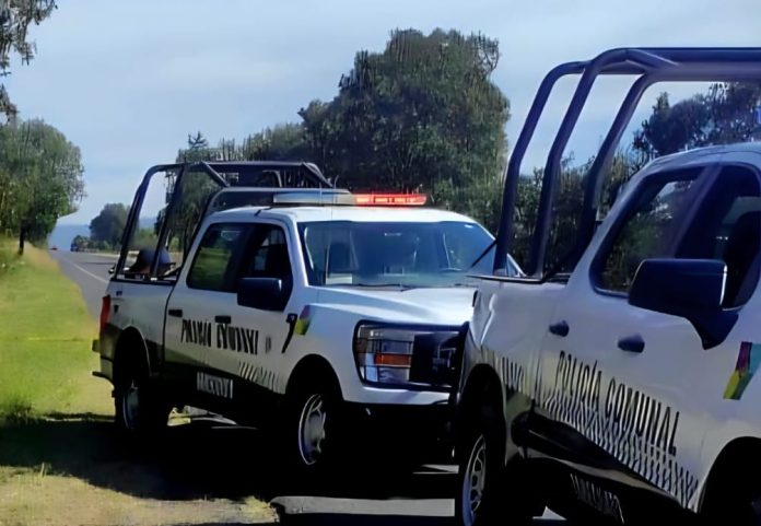 Abandonan a pareja asesinada en carretera de Tangamandapio Abandonan a pareja asesinada en carretera de Tangamandapio