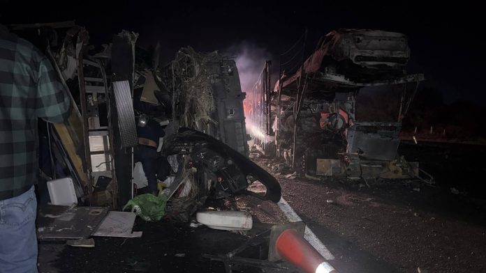 Una enfermera Uruapense y su padre, los fallecidos en choque de autobús contra madrina calcinada Una enfermera Uruapense y su padre, los fallecidos en choque de autobús contra madrina calcinada