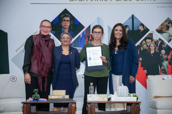La doctora Annie Pardo incentiva a las y los estudiantes nicolaitas a convertirse en los futuros investigadores La doctora Annie Pardo incentiva a las y los estudiantes nicolaitas a convertirse en los futuros investigadores