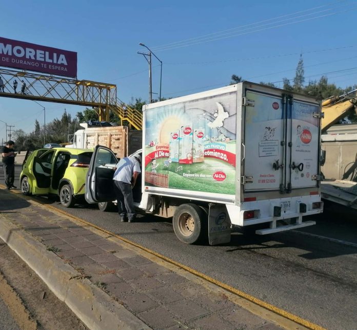 Se registra choque vehicular múltiple en la avenida Morelos Norte de Morelia, salida a Salamanca Se registra choque vehicular múltiple en la avenida Morelos Norte de Morelia, salida a Salamanca