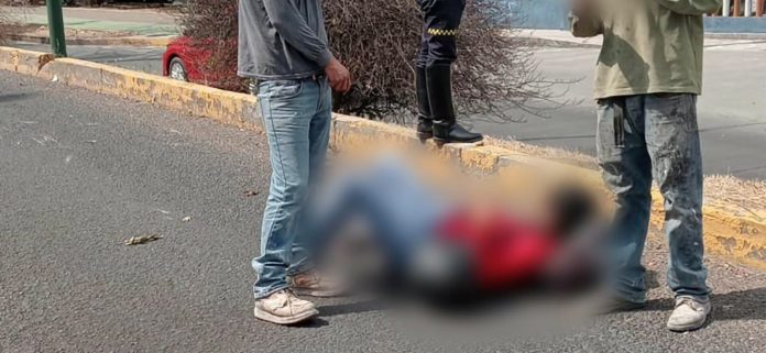 Motociclista derrapa en la avenida Madero Poniente de Morelia Motociclista derrapa en la avenida Madero Poniente de Morelia