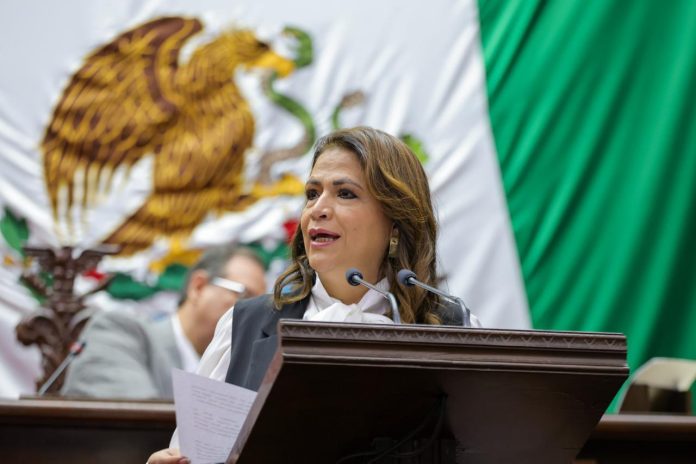 Fabiola Alanís propone actualizar la Ley garantizar transporte público seguro para las mujeres en Michoacán