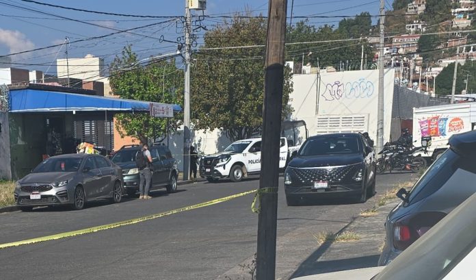 Automovilista herido al ser atacado a balazos en la colonia Francisco J. Múgica,de Uruapan