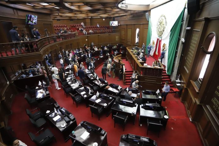 Chocan partidos por Plan B en el Congreso de Michoacán: Morena defiende austeridad, PT señala excesos en gobiernos morenistas