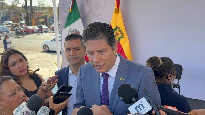 Hay que apoyar a nuestro país, no a una dictadura: Alfonso Martínez