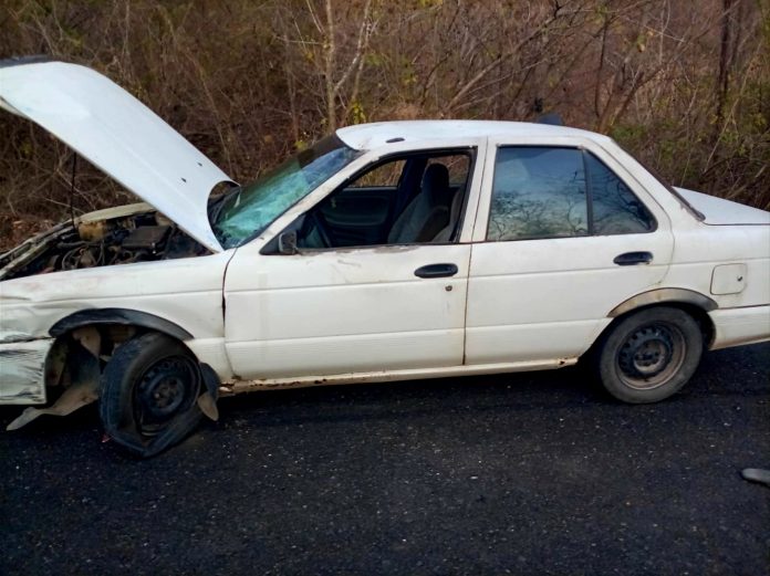 Motociclista muere tras aparatoso choque contra un automóvil, en Aquila