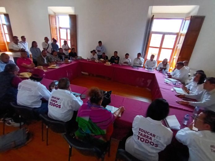 CNTE entregó a gobierno de Michoacán pliego petitorio con 12 demandas