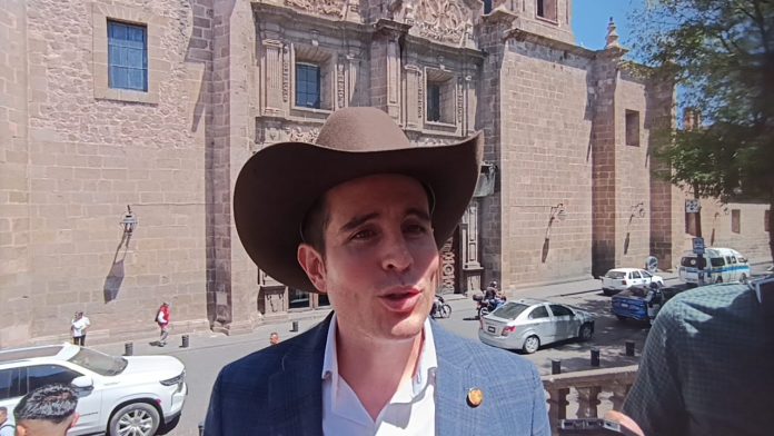 Carlos Bautista descarta que el Movimiento del Sombrero se sume al PRI Carlos Bautista descarta que el Movimiento del Sombrero se sume al PRI