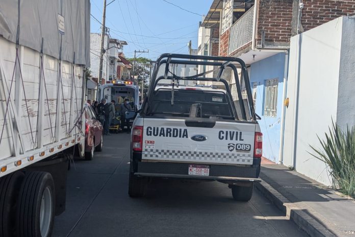 Delincuentes irrumpen en una vivienda y balean a un hombre, en la colonia México de Uruapan Delincuentes irrumpen en una vivienda y balean a un hombre, en la colonia México de Uruapan