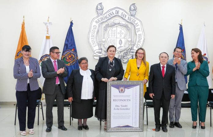 No vamos a dar marcha atrás a la autonomía universitaria, porque representa la libertad que tiene la UMSNH, señala Yarabí Ávila