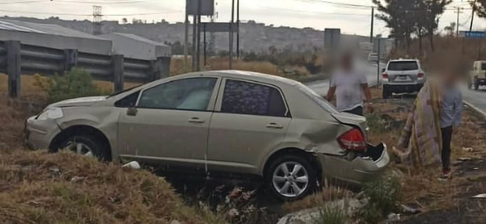 Accidente automovilístico deja una mujer herida en la Morelia-Maravatío