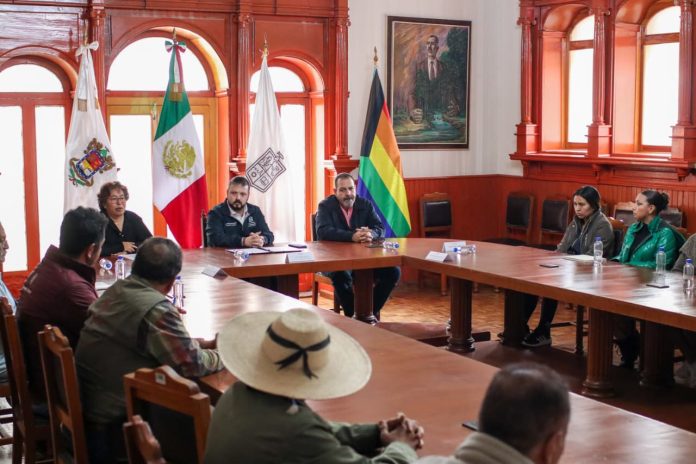 Gobierno de Michoacán mantiene atención permanente a familias de brigadistas caídos en combate a incendios forestales: Raúl Zepeda
