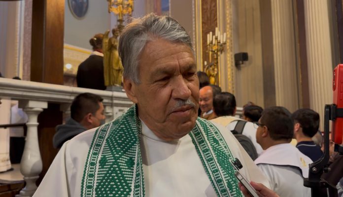 Sacerdotes deben abrir dispensarios, comedores y escuelas: Padre Pistolas