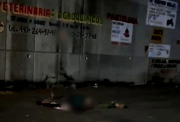 Abandonan dos asesinados debajo del puente de San Antonio La Labor, Apatzingán