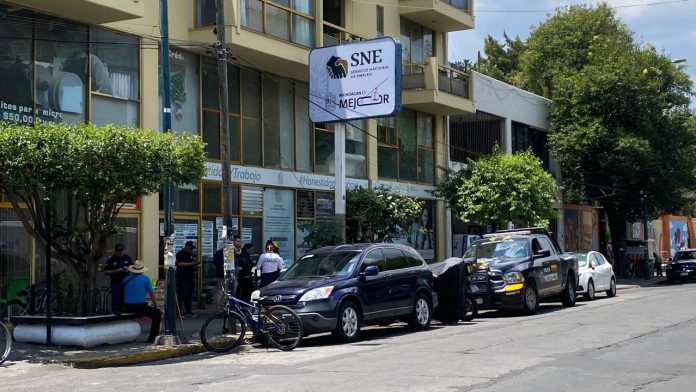 Delincuentes golpean y asaltan a gerente de empresa refresquera en Morelia