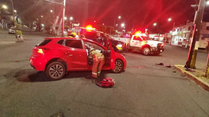 Accidente automovilístico deja un herido cerca del Obelisco a Lázaro Cárdenas, en Morelia