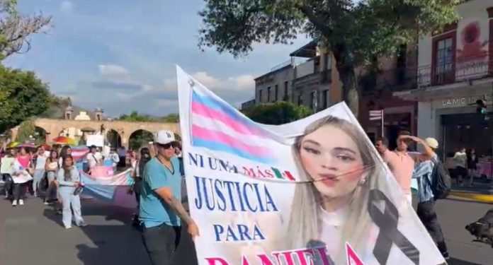 Marchan para exigir justicia por el asesinato de Daniela en Morelia Marchan para exigir justicia por el asesinato de Daniela en Morelia