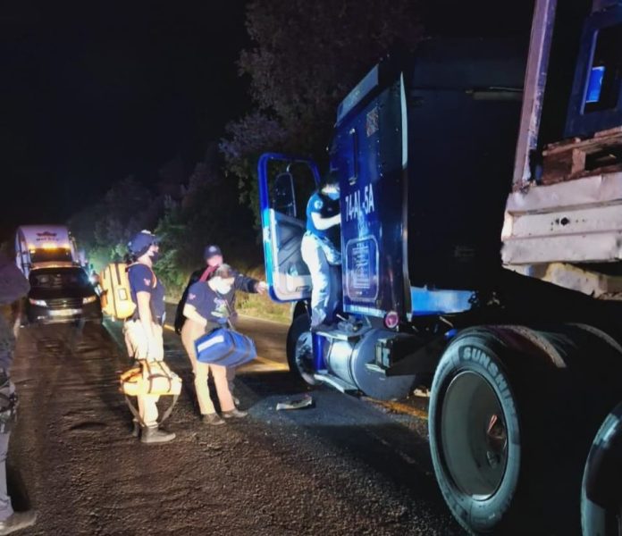 Transportista es asesinado en aparente intento de asalto, en la carretera Uruapan-Paracho Transportista es asesinado en aparente intento de asalto, en la carretera Uruapan-Paracho
