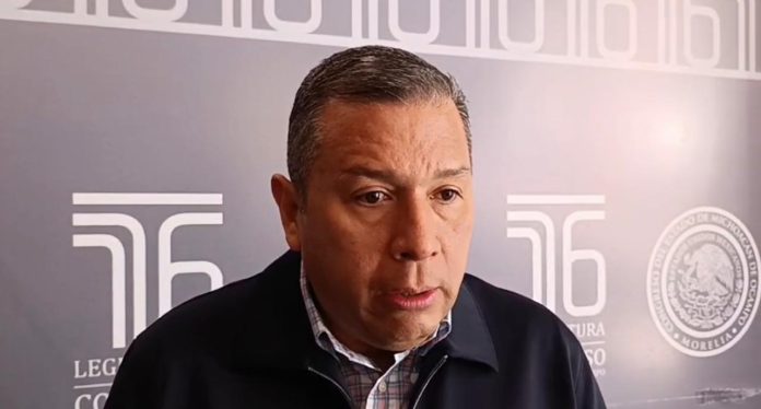 Tras fallecimiento del alcalde de San Juan Nuevo, síndica asume ayuntamiento