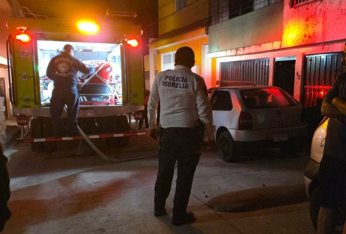 Incendio de domicilio en la Margarita Maza de Juárez moviliza a la Policía Morelia y bomberos