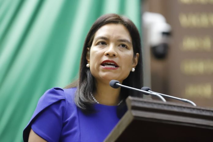 Impulsa Eréndira Isauro reforma para prevenir violencia escolar originada en redes sociales